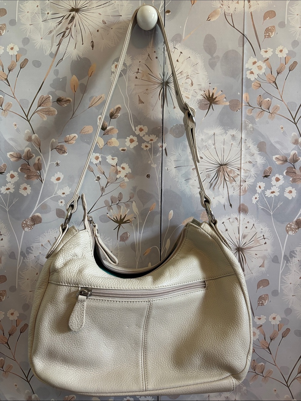 Stone & Co. Cream Leather Shoulder Bag with Front Zip Pockets - Picture 3 of 8